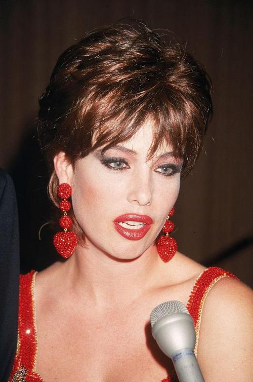 Actress Kelly Lebrock Took A Break From Acting To Live On An Isolated Actress Kelly Lebrock Took A Break From Acting To Live On An Isolated